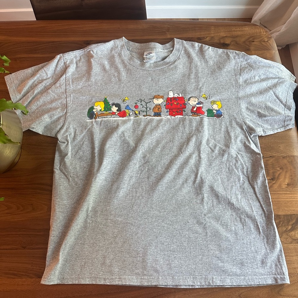 Vintage Peanuts Charlie Brown Snoopy Christmas tshirt